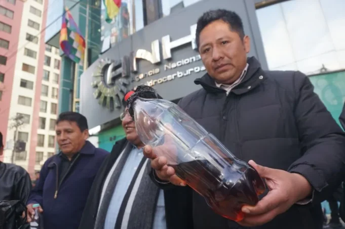 CRISIS POR LA CALIDAD DE LA GASOLINA DESATA PROTESTAS Y EXIGEN RESARCIMIENTO AL GOBIERNO