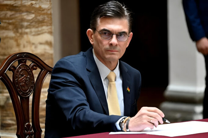 LEY 1709 AMPLÍA LA PERMANENCIA OBLIGATORIA DE EXAUTORIDADES Y ES APROBADA EN TIEMPO RÉCORD