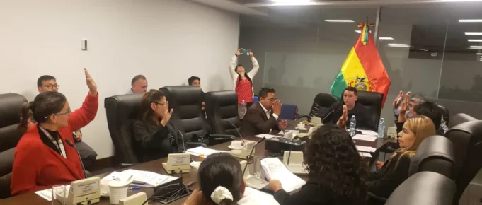 COMISIÓN DE DIPUTADOS APRUEBA ANULACIÓN DEL ITF Y DEJA EN PAUSA LA ELIMINACIÓN DEL IMPUESTO A LAS GRANDES FORTUNAS