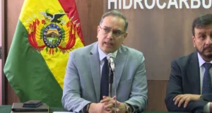 GOBIERNO ADMITE GASOLINA DE BAJA CALIDAD POR MALA MEZCLA HEREDADA Y ANUNCIA CORRECIONES