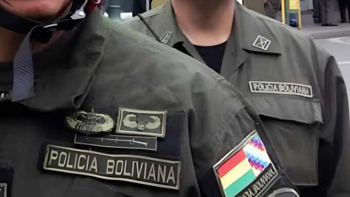 TRES POLICÍAS SON ENVIADOS A PRISIÓN POR PRESUNTA EXTORSIÓN A COMERCIANTES DE CELULARES EN EL ALTO