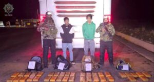 OPERATIVO ANTIDROGA EN LA RUTA COCHABAMBA–ORURO DEJA DOS APREHENDIDOS CON 40 PAQUETES DE COCAÍNA DE ALTA PUREZA