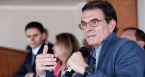 RODRIGO PAZ AFIRMA QUE PARA APLICAR EL MODELO 50/50 SE DEBEN ELIMINAR AL MENOS 60 LEYES Y 40 DECRETOS