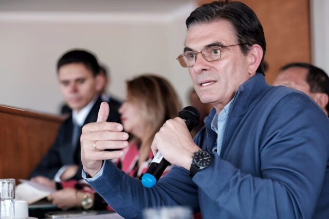 RODRIGO PAZ AFIRMA QUE PARA APLICAR EL MODELO 50/50 SE DEBEN ELIMINAR AL MENOS 60 LEYES Y 40 DECRETOS