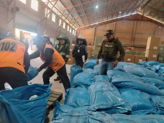 FISCAL GENERAL DESTACA DURO GOLPE AL NARCOTRÁFICO CON LA INCAUTACIÓN DE MÁS DE 53 TONELADAS DE SUSTANCIAS QUÍMICAS EN TAMBO QUEMADO – ORURO