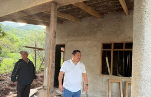 COMPROMISO DEL MINISTERIO PÚBLICO: FISCAL GENERAL VERIFICA QUE LA CONTRUCCIÓN DE LA CASA DE LA FAMILIA QUE LO PERDIÓ TODO EN ACHIRA TIENE UN AVANCE DE 75%