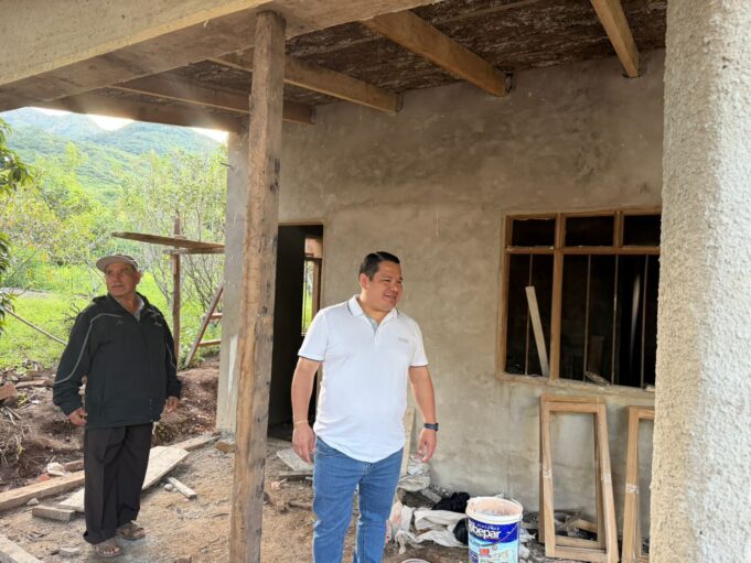 COMPROMISO DEL MINISTERIO PÚBLICO: FISCAL GENERAL VERIFICA QUE LA CONTRUCCIÓN DE LA CASA DE LA FAMILIA QUE LO PERDIÓ TODO EN ACHIRA TIENE UN AVANCE DE 75%