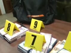 POLICÍA SECUESTRA MÁS DE BS 71.000 SUSTRAÍDOS DEL AVIÓN SINIESTRADO EN EL ALTO Y APREHENDE A UN JOVEN