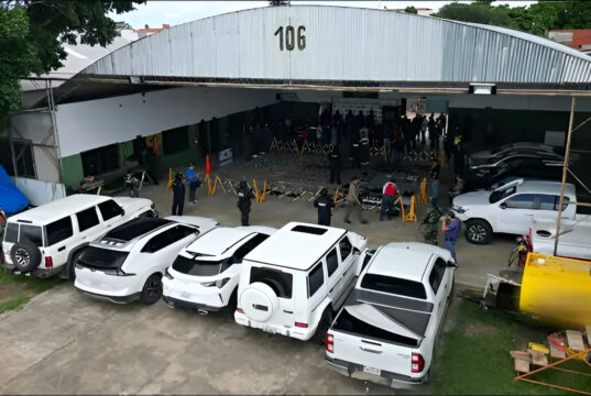 VEHÍCULOS INCAUTADOS EN CASO MARSET SON TRASLADADOS A LA PAZ BAJO ESTRICTAS MEDIDAS DE SEGURIDAD