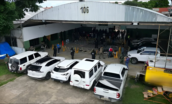 VEHÍCULOS INCAUTADOS EN CASO MARSET SON TRASLADADOS A LA PAZ BAJO ESTRICTAS MEDIDAS DE SEGURIDAD