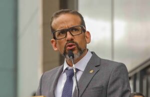 CAMACHO DENUNCIA “OPERATIVO POLÍTICO” TRAS DIFUSIÓN DE VIDEO CON INTERCULTURALES