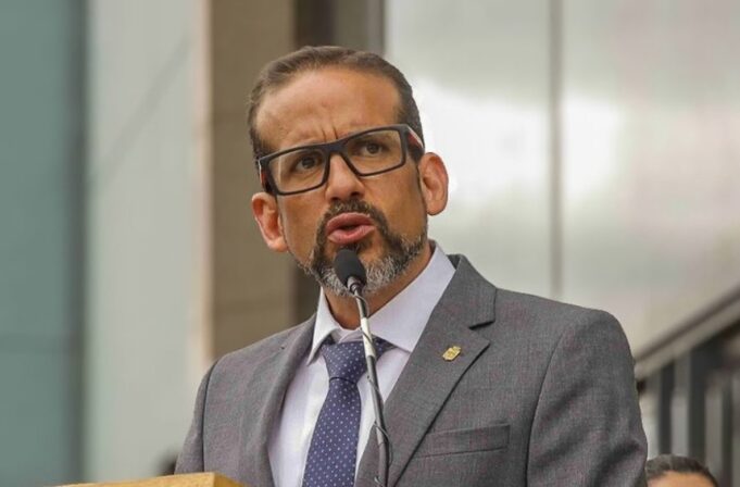 CAMACHO DENUNCIA “OPERATIVO POLÍTICO” TRAS DIFUSIÓN DE VIDEO CON INTERCULTURALES