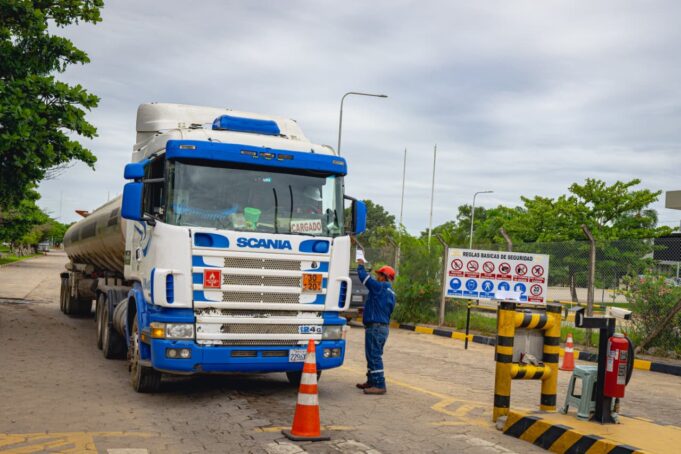 YPFB ADMITE LEVES DEMORAS EN EL DESPACHO DE GASOLINA EN SANTA CRUZ POR AJUSTES TÉCNICOS
