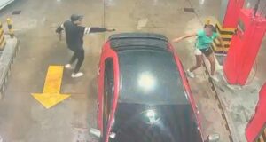 CÁMARAS DE SEGURIDAD CAPTAN ATRACO ARMADO EN UN SURTIDOR DE LA CARRETERA AL NORTE