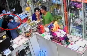 ATRACAN UNA FARMACIA EN EL PLAN TRES MIL Y NOVENO ANILLO; DELINCUENTE GOLPEA A UN CLIENTE CON UN ARMA