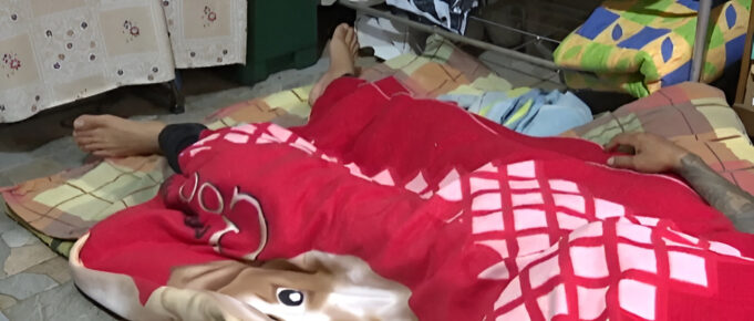 JOVEN QUEDA POSTRADO TRAS BRUTAL ATAQUE DE SU NOVIA CON UN MACHETE EN SANTA CRUZ