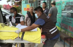 ENFERMERA QUEDA EN TERAPIA INTENSIVA TRAS CAER DE UN MICRO EN SANTA CRUZ Y SU FAMILIA EXIGE RESPONSABILIDAD