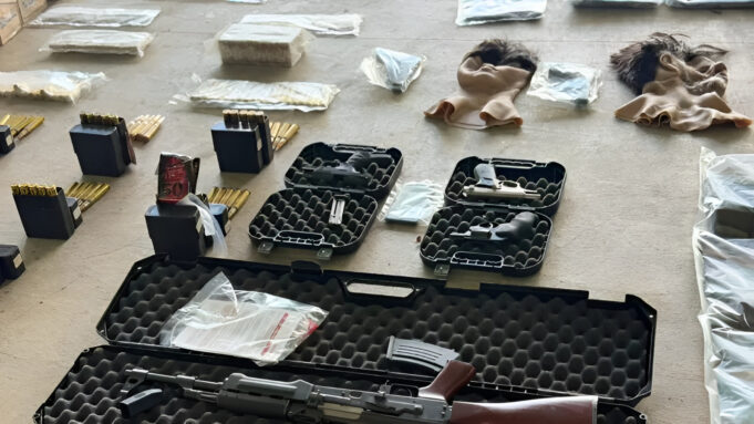 POLICÍA HALLA MÁSCARAS HIPERREALISTAS DE SILICONA EN ALLANAMIENTOS VINCULADOS A LA RED DE SEBASTIÁN MARSET