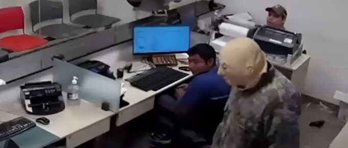 POLICÍA CAPTURA A IMPLICADOS EN VIOLENTO ROBO Y BUSCA A TRES PRÓFUGOS