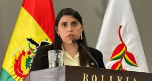 PIDEN LA RENUNCIA DE LA VICEMINISTRA ANDREA BARRIENTOS TRAS POLÉMICA POR DECLARACIONES SOBRE EL MODELO 50-50