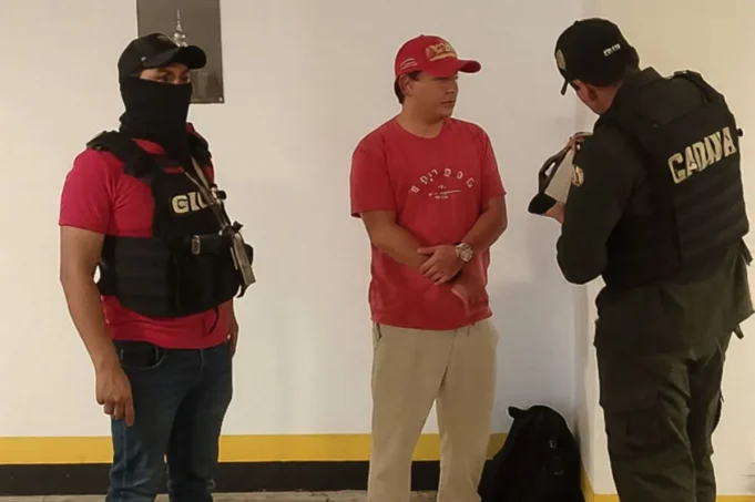 INVESTIGAN A SIETE POLICÍAS POR PRESUNTA LIBERACIÓN DE MARCELO ARCE ANTES DE SU APREHENSIÓN