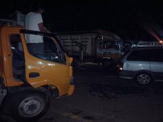 BLOQUEO DE PRODUCTORES EN YAPACANÍ CUMPLE SU PRIMER DÍA MIENTRAS ESPERAN DIÁLOGO CON EL GOBIERNO