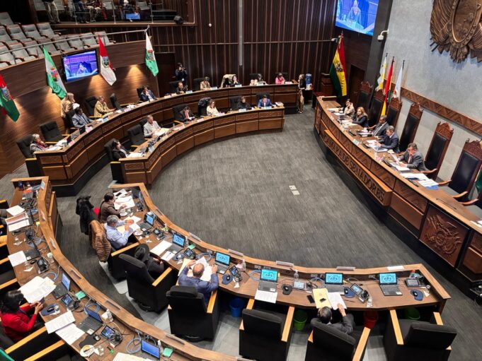 SENADO CREA COMISIÓN ESPECIAL PARA INVESTIGAR LA CALIDAD DE LA GASOLINA Y DAN PLAZO PARA RENUNCIAS DE AUTORIDADES