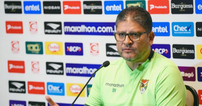 ÓSCAR VILLEGAS DESTACA TRIUNFO DE BOLIVIA Y ASEGURA QUE LA VERDE VIAJA CON CONFIANZA AL REPECHAJE MUNDIALISTA