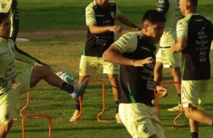 DIEGO MEDINA GENERA PREOCUPACIÓN EN LA VERDE TRAS SUFRIR MOLESTIA EN ENTRENAMIENTO PREVIO AL DUELO ANTE IRAK