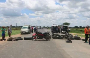INSTALAN DOS BLOQUEOS EN LA RUTA AL NORTE INTEGRADO POR DEMANDAS VECINALES Y PROTESTAS EN PORTACHUELO