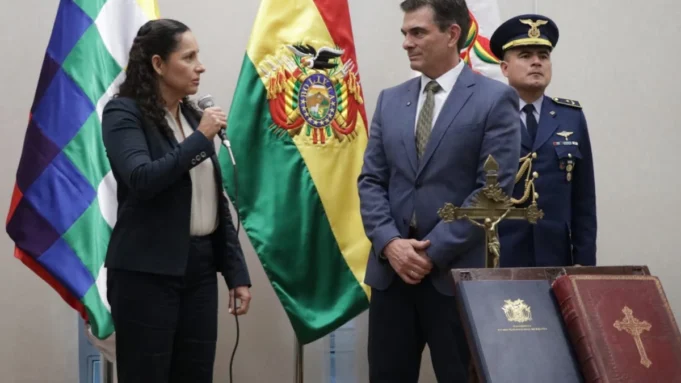 RENUNCIA PRESIDENTA DE YPFB EN MEDIO DE CRISIS DE COMBUSTIBLES Y ALERTA SOBRE GRAVE DETERIORO INSTITUCIONAL