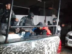 ENFRENTAMIENTO POR INMUEBLE EN SANTA CRUZ DEJA 48 ARRESTADOS Y ABRE INVESTIGACIÓN