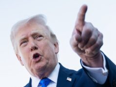 TRUMP AMENAZA CON ATACAR A IRÁN “CON MUCHA FUERZA” MIENTRAS MANTIENE DIÁLOGO ABIERTO