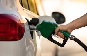 MOTOTAXISTAS EXIGEN SOLUCIÓN DEFINITIVA POR LA CALIDAD DE LA GASOLINA, MIENTRAS YPFB ASEGURA QUE EL PROBLEMA YA FUE RESUELTO