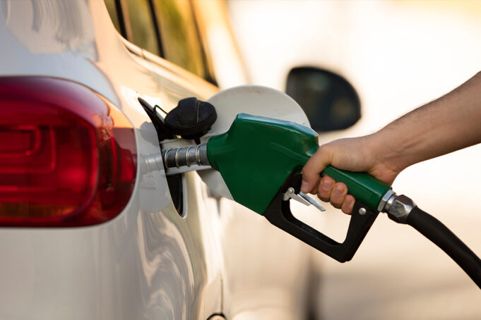 MOTOTAXISTAS EXIGEN SOLUCIÓN DEFINITIVA POR LA CALIDAD DE LA GASOLINA, MIENTRAS YPFB ASEGURA QUE EL PROBLEMA YA FUE RESUELTO