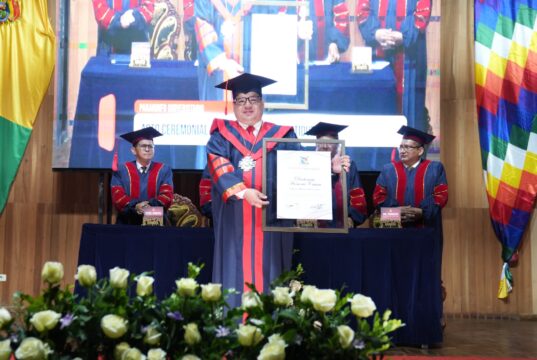 UPEA RECONOCE AL FISCAL GENERAL CON DOCTOR HONORIS CAUSA Y ÉL LO DEDICA A LAS VÍCTIMAS: “ES UN MANDATO MORAL”