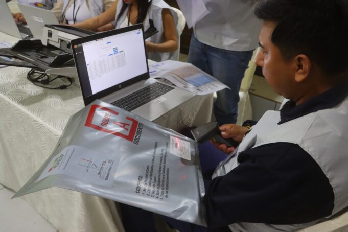 REPETICIÓN DE VOTACIÓN EN TRES MUNICIPIOS DE SANTA CRUZ TRANSCURRE CON ALTO AUSENTISMO Y SIN INCIDENTES