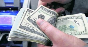 DÓLAR PARALELO SUPERA LOS BS 10 Y MARCA UN NUEVO PICO EN BOLIVIA