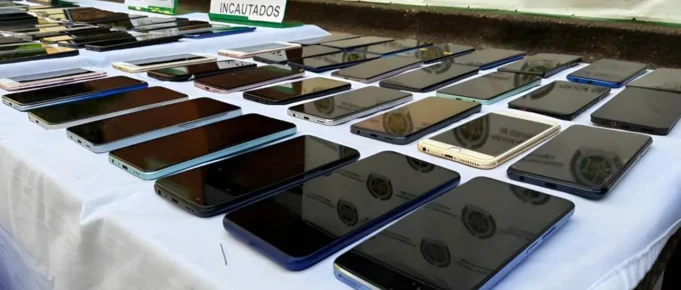 PROCESAN A CINCO POLICÍAS POR EL ROBO DE 600 CELULARES A UNA FAMILIA COMERCIANTE EN EL ALTO