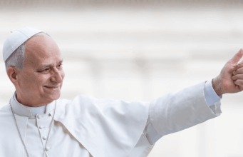 EL PAPA LEÓN XIV DESAFÍA CRÍTICAS DE TRUMP Y REAFIRMA SU POSTURA CONTRA LA GUERRA EN SU VISITA A ARGELIA