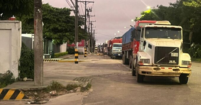 TRANSPORTE PESADO DENUNCIA MONOPOLIO EN IMPORTACIÓN DE COMBUSTIBLES Y AMENAZA CON BLOQUEOS