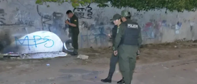 INVESTIGADO ASEGURA QUE FUE SECUESTRADO Y OBLIGADO A PARTICIPAR EN BALACERA QUE DEJÓ UN MUERTO EN SANTA CRUZ