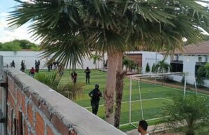 VECINOS RELATAN FIESTAS, DISPAROS Y MOVIMIENTO SOSPECHOSO EN QUINTA ALLANADA EN EL PLAN TRES MIL