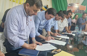 TRANSPORTISTAS Y GOBIERNO ACUERDAN PRIORIDAD VIAL Y SUSPENDEN PARO EN SANTA CRUZ