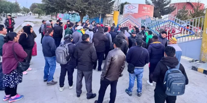 TRANSPORTISTAS DE ORURO Y GOBIERNO PAUSAN DIÁLOGO PARA INSPECCIONAR PLANTAS DE YPFB EN MEDIO DE BLOQUEOS