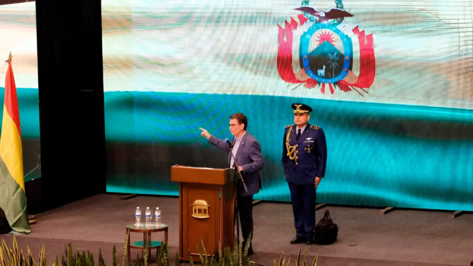 MINISTRO ZAMORA DESCARTA RENUNCIA DE RODRIGO PAZ Y AFIRMA QUE LAS MOVILIZACIONES TIENEN FINES POLÍTICOS