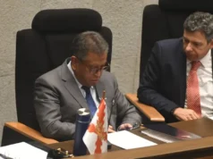 MINISTRO MARCO OVIEDO EVITA LA CENSURA TRAS INTERPELACIÓN POR EL CASO MALETAS EN LA ALP