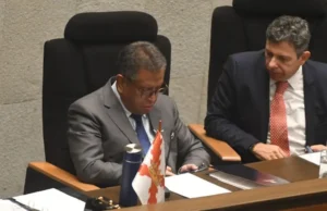 MINISTRO MARCO OVIEDO EVITA LA CENSURA TRAS INTERPELACIÓN POR EL CASO MALETAS EN LA ALP