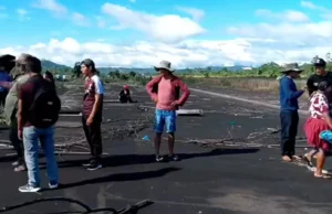 COCALEROS TOMAN EL AEROPUERTO DE CHIMORÉ Y ADVIERTEN UNA “SUBLEVACIÓN” SI INTENTAN DETENER A EVO MORALES