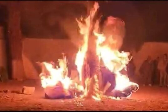 VIDEO: LOS SACARON DE LAS CELDAS Y LES PRENDIERON FUEGO A TRES ACUSADOS DE ROBO EN POTOSÍ